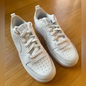 Nike Youth Low Court Borough size 5.5Y